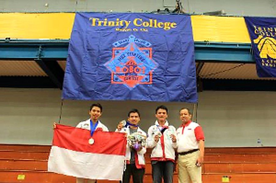 STECHOQ founding team with the Indonesian flag at the Trinity College Robot Contest 2013