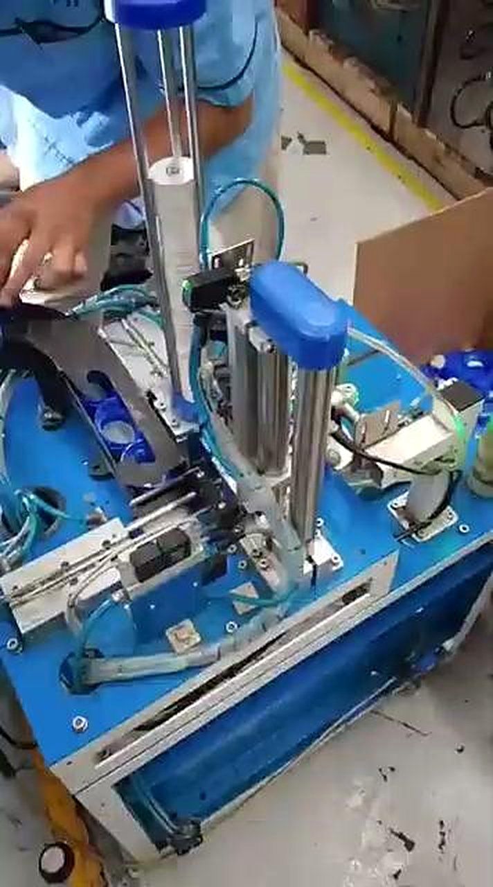 Mesin Automatic Seal Insert saat dirakit